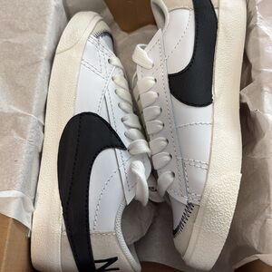 Brand new Nike blazer low 77
